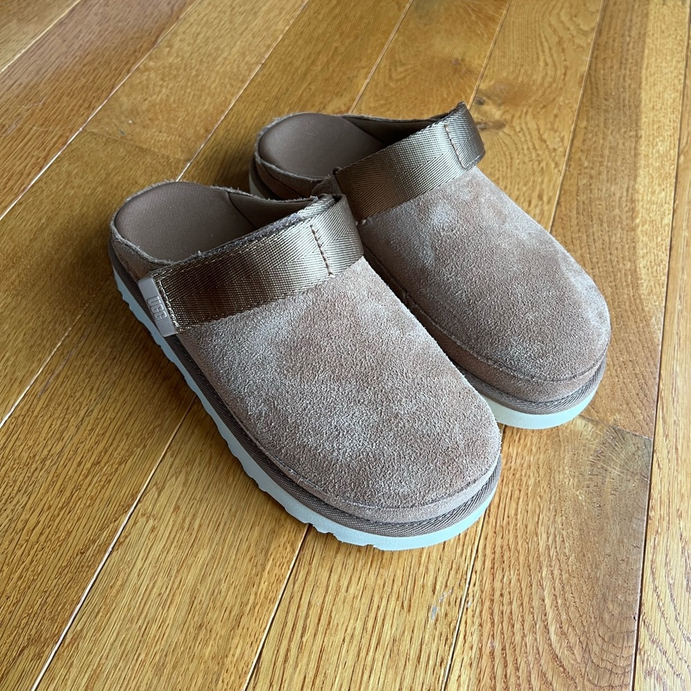 UGG goldenstar NWOT